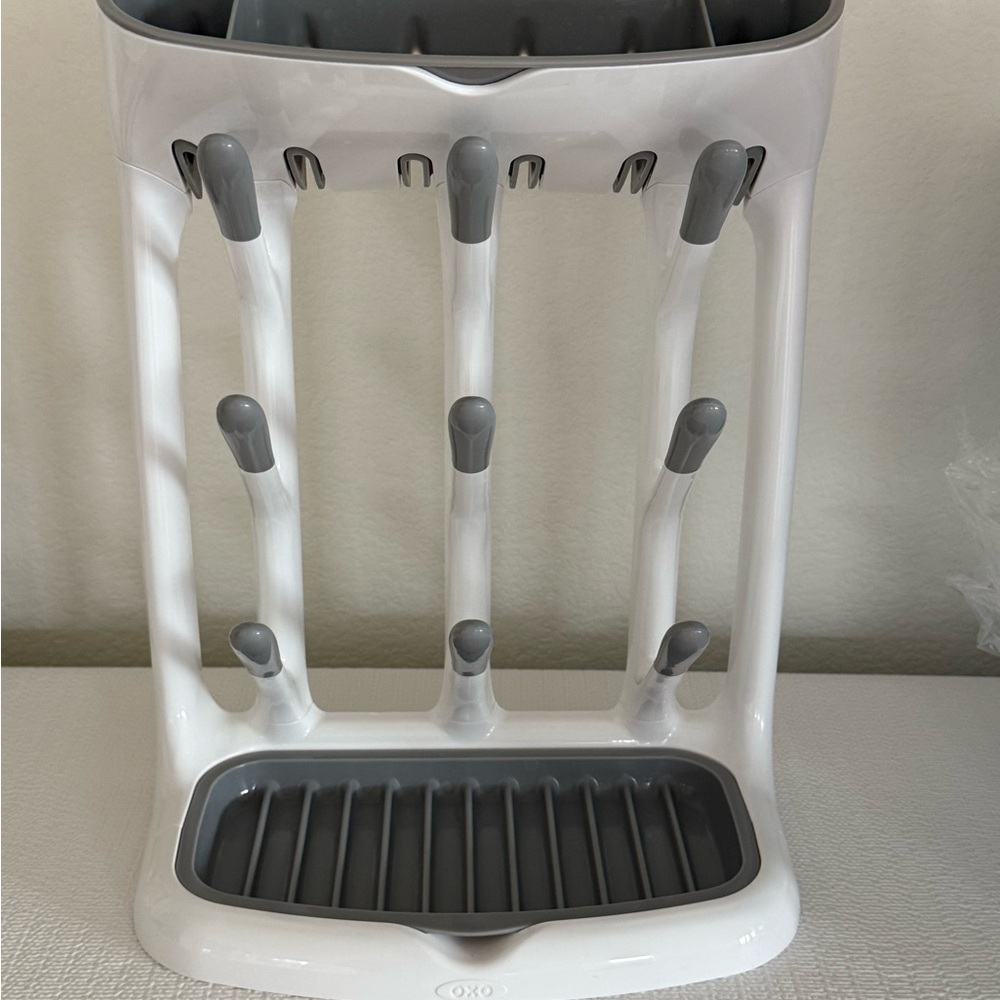 OXO White and Gray Vertical Bottle Rack